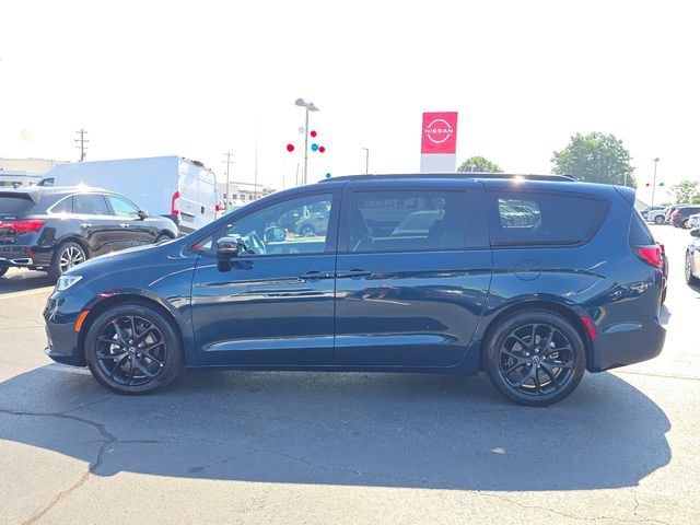 Used 2025 Chrysler Pacifica Limited FWD image 6