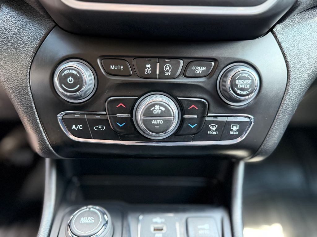 Used 2023 Jeep Cherokee Altitude Lux w/ Lux Elite Package AWD/4WD image 25