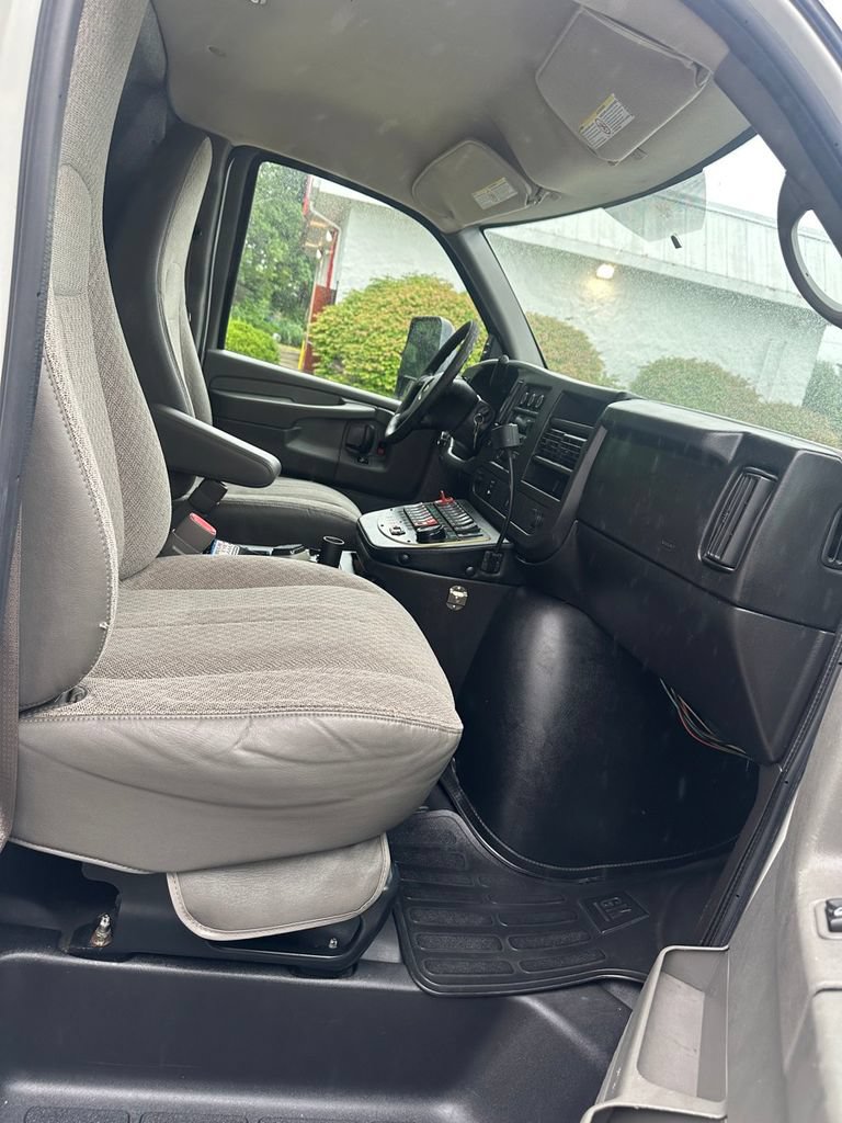 Used 2011 Chevrolet Express 4500 w/ Ambulance Package RWD image 43