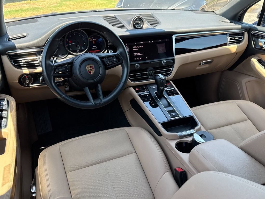 Used 2024 Porsche Macan w/ Smoking Package AWD/4WD image 7