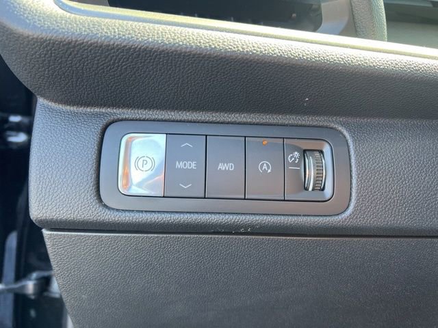 Used 2025 Chevrolet Traverse LT AWD/4WD image 10
