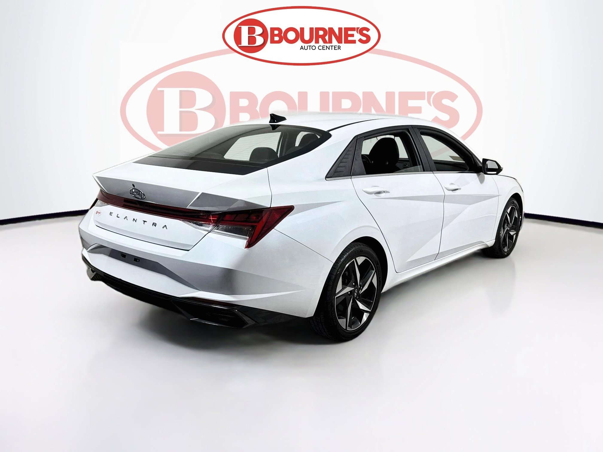 Used 2021 Hyundai Elantra SEL w/ Convenience + Premium Package FWD image 12