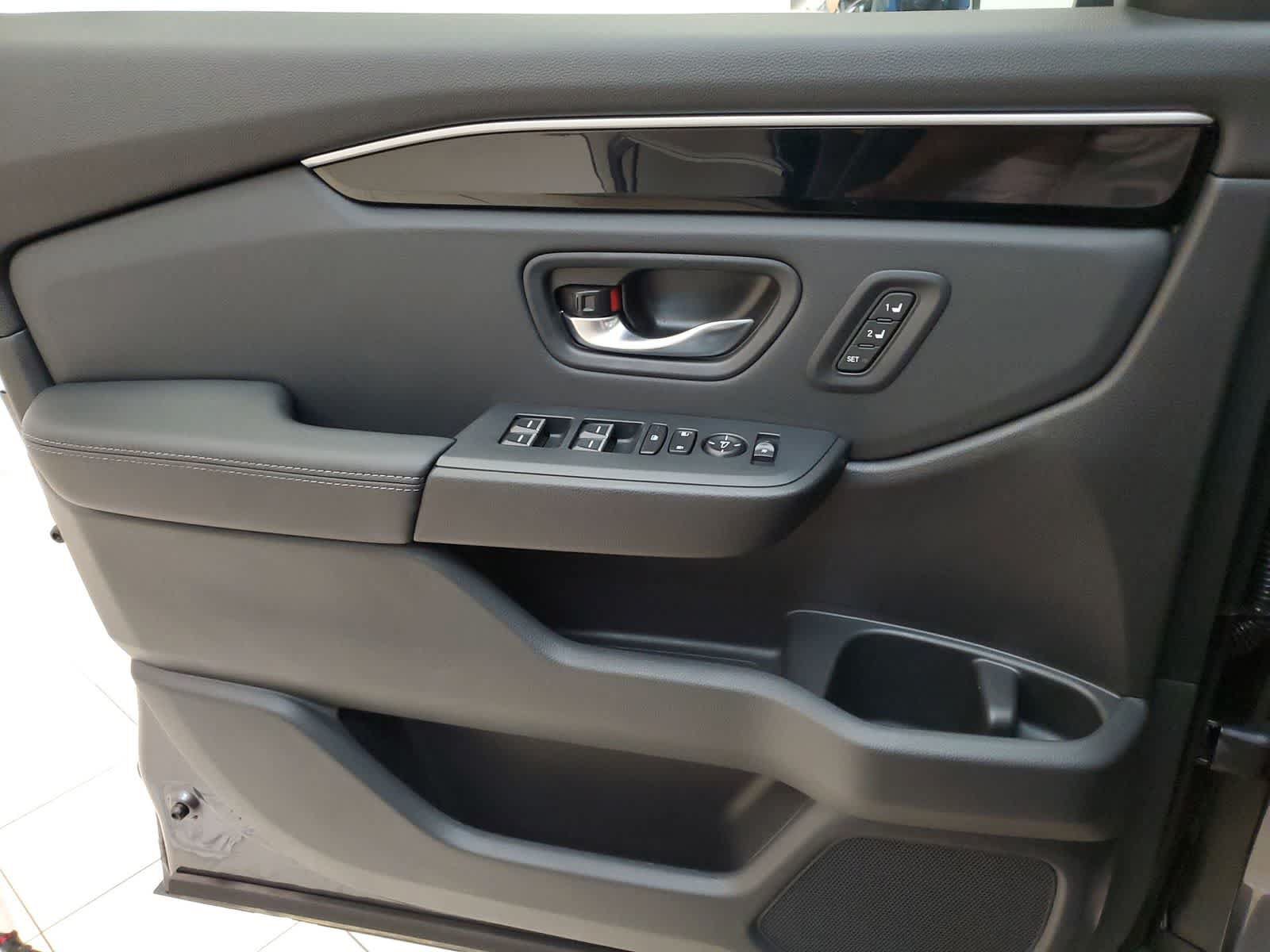 Certified 2025 Honda Pilot Touring image 17