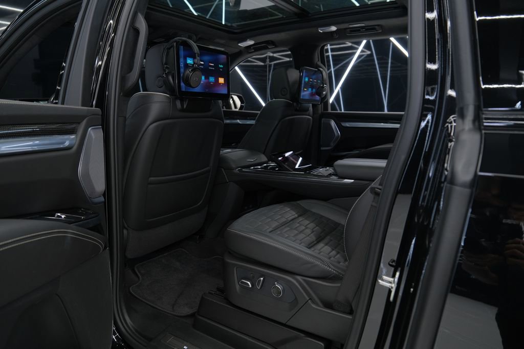 Used 2026 Cadillac Escalade ESV V AWD/4WD image 47