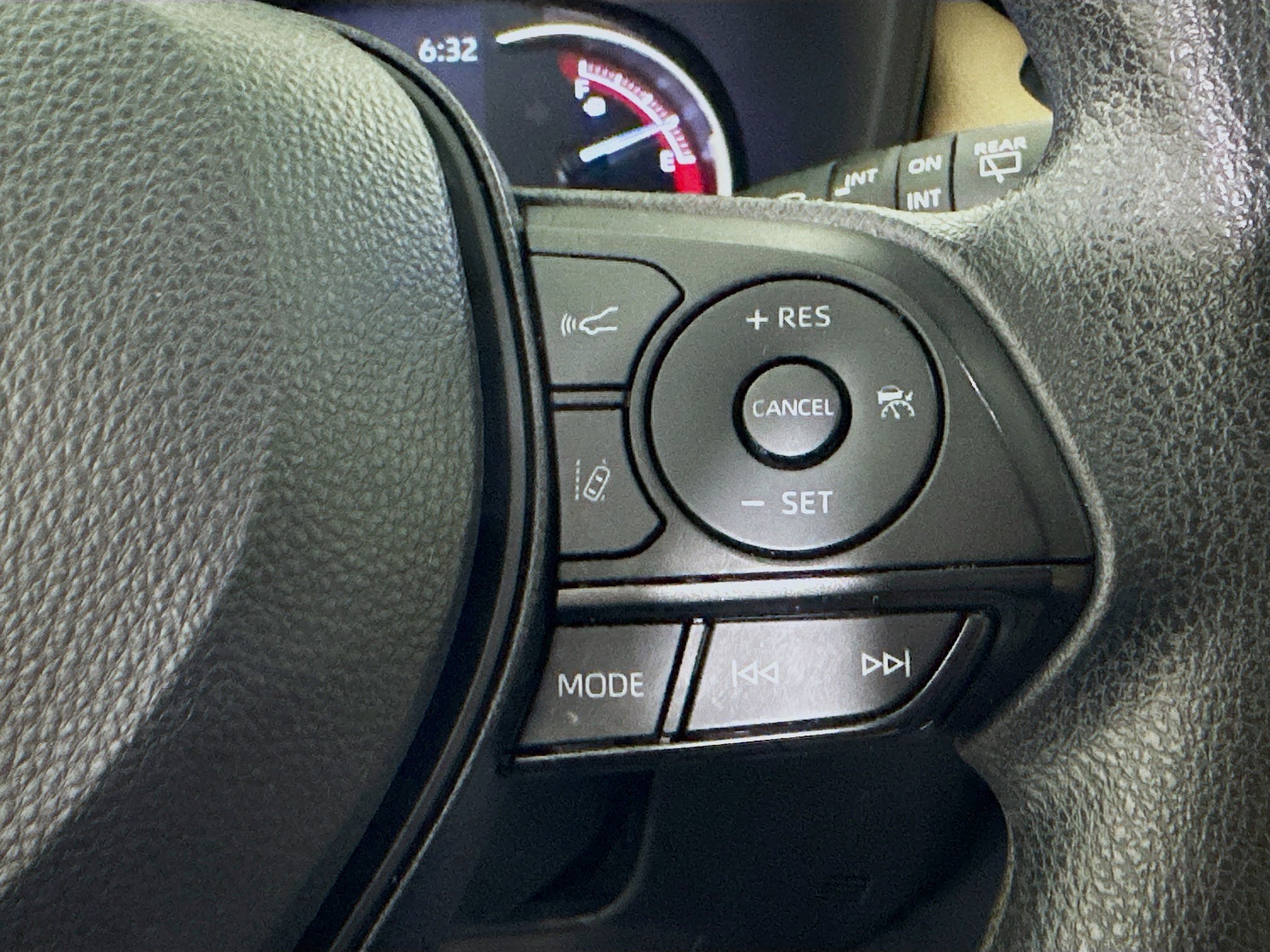 Used 2024 Toyota RAV4 XLE FWD image 17