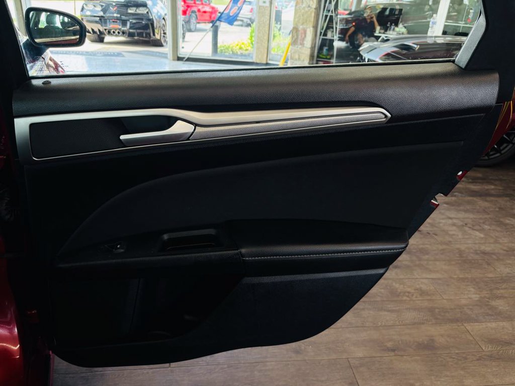 Used 2018 Ford Fusion SE w/ Fusion SE Technology Package FWD image 33