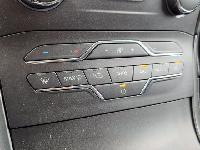 Used 2020 Ford Edge SE FWD image 21