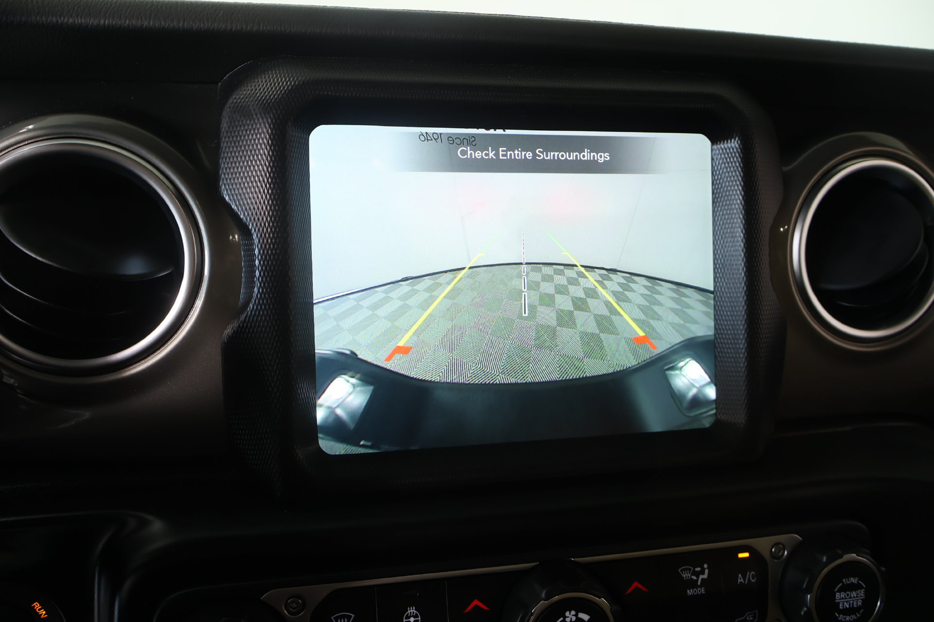Used 2021 Jeep Gladiator Overland AWD/4WD image 6
