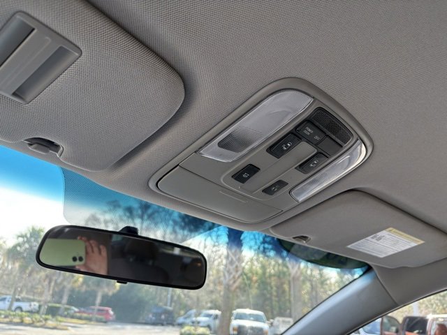 Used 2015 Kia Sedona LX w/ LX Convenience Package image 21