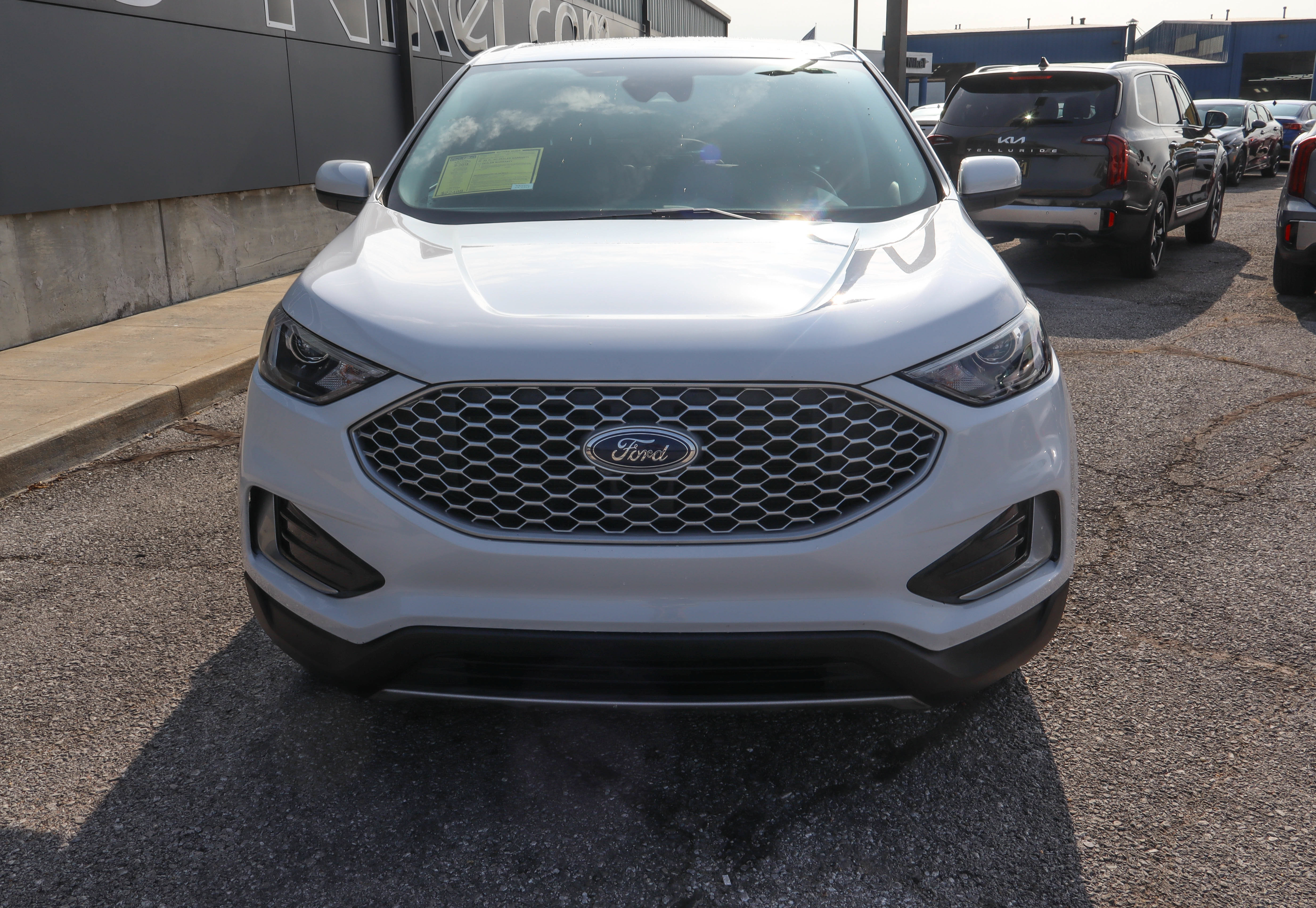 Used 2024 Ford Edge SEL AWD/4WD image 2