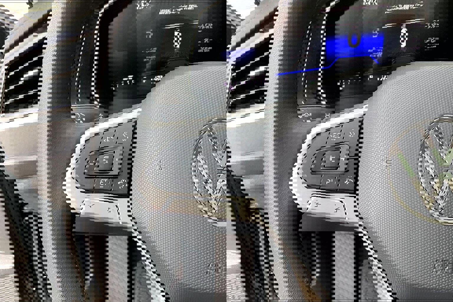 Certified 2024 Volkswagen Jetta SE w/ Panoramic Sunroof Package image 18