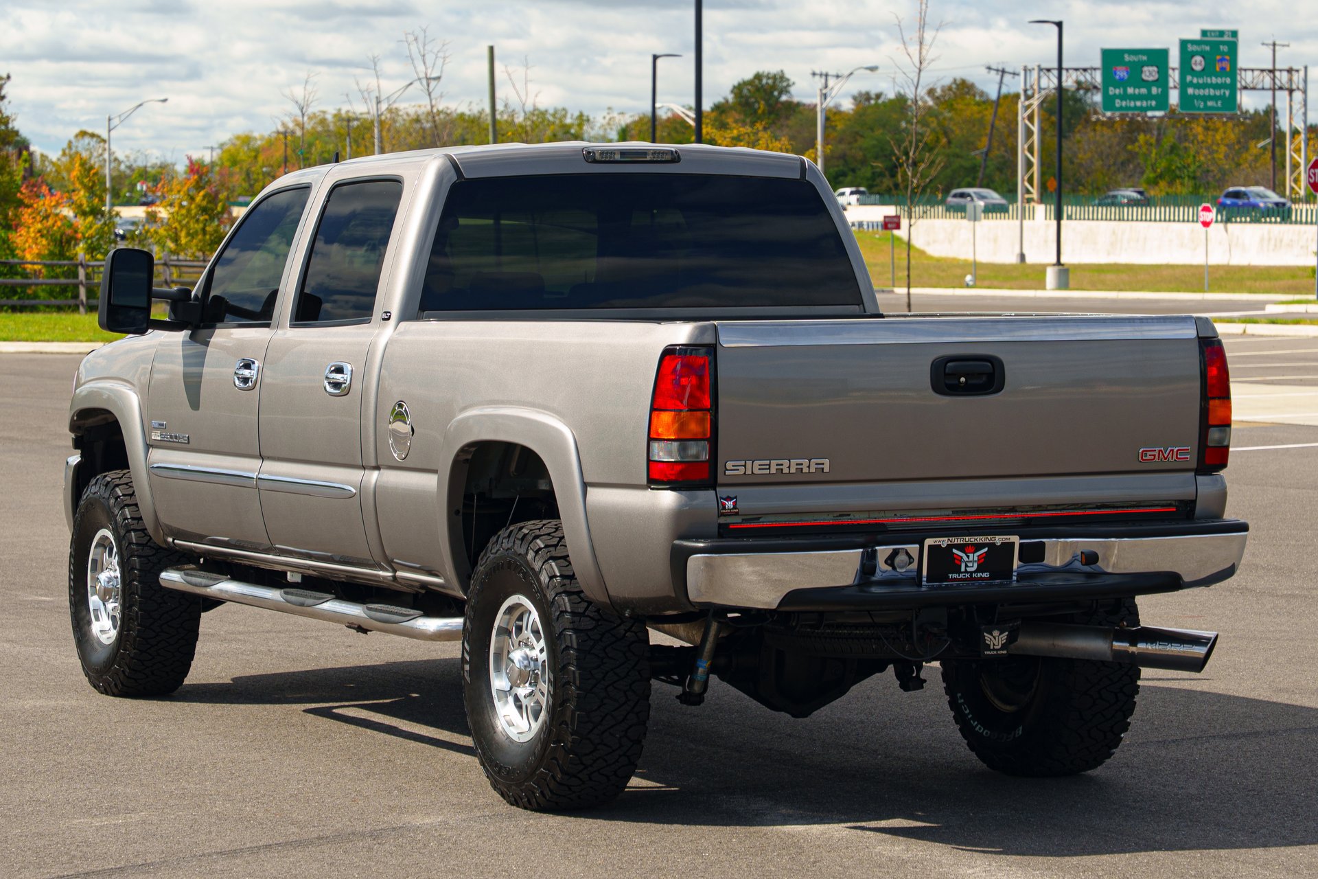 Used 2007 GMC Sierra 2500 SLT w/ Heavy-Duty Power Package AWD/4WD image 7
