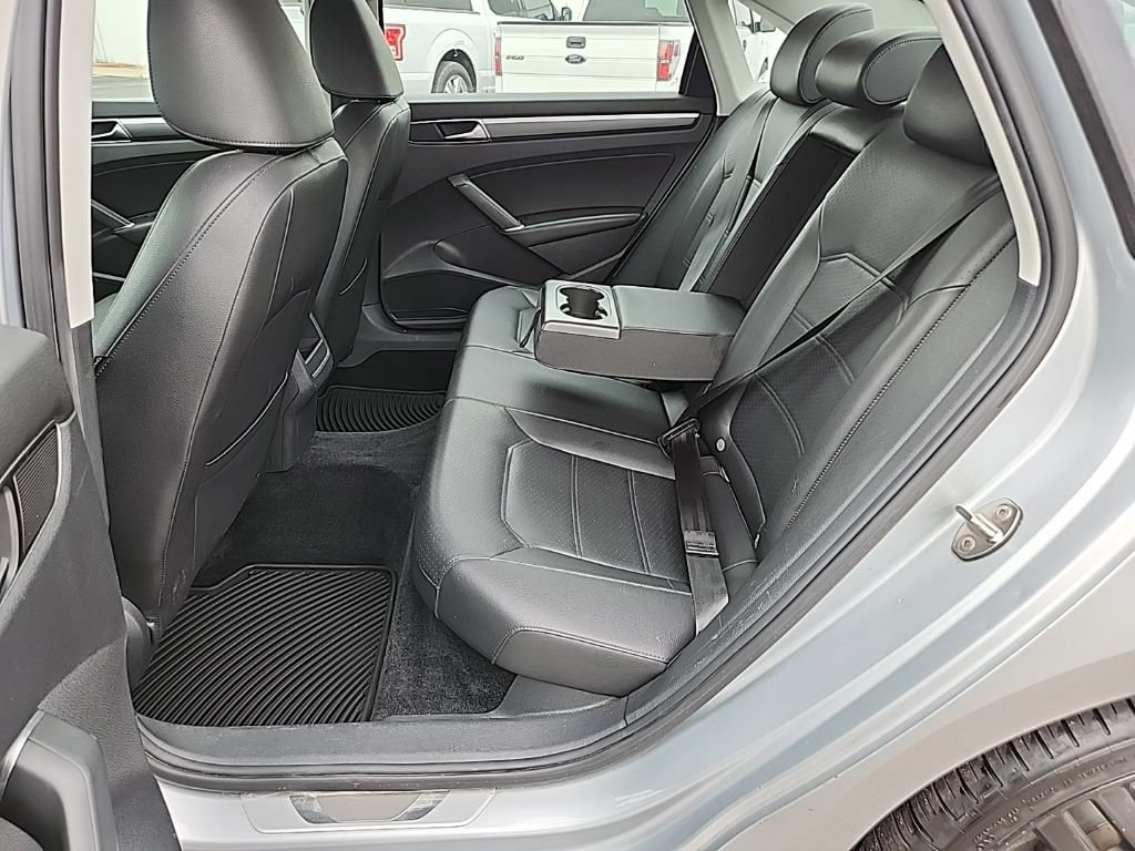 Used 2018 Volkswagen Passat 2.0T R-Line FWD image 26