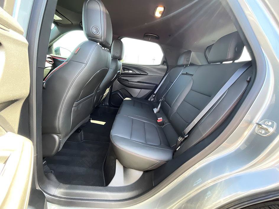 Used 2025 Chevrolet TrailBlazer RS w/ Convenience Package AWD/4WD image 31