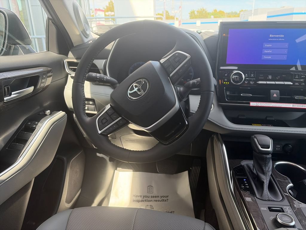 New 2026 Toyota Highlander Limited AWD/4WD image 16