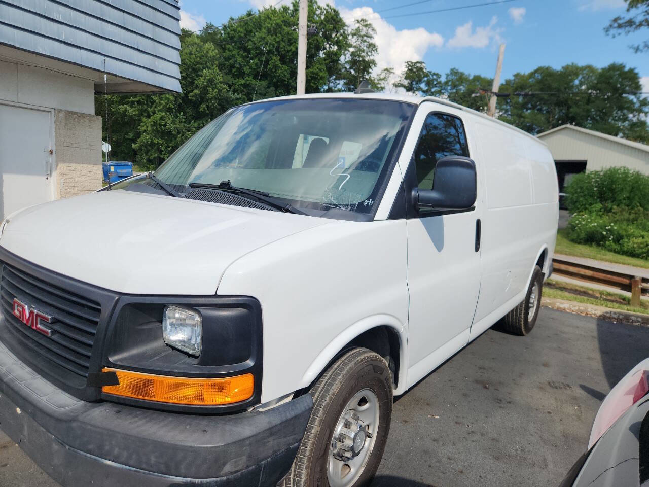 Used 2017 GMC Savana 2500 image 2