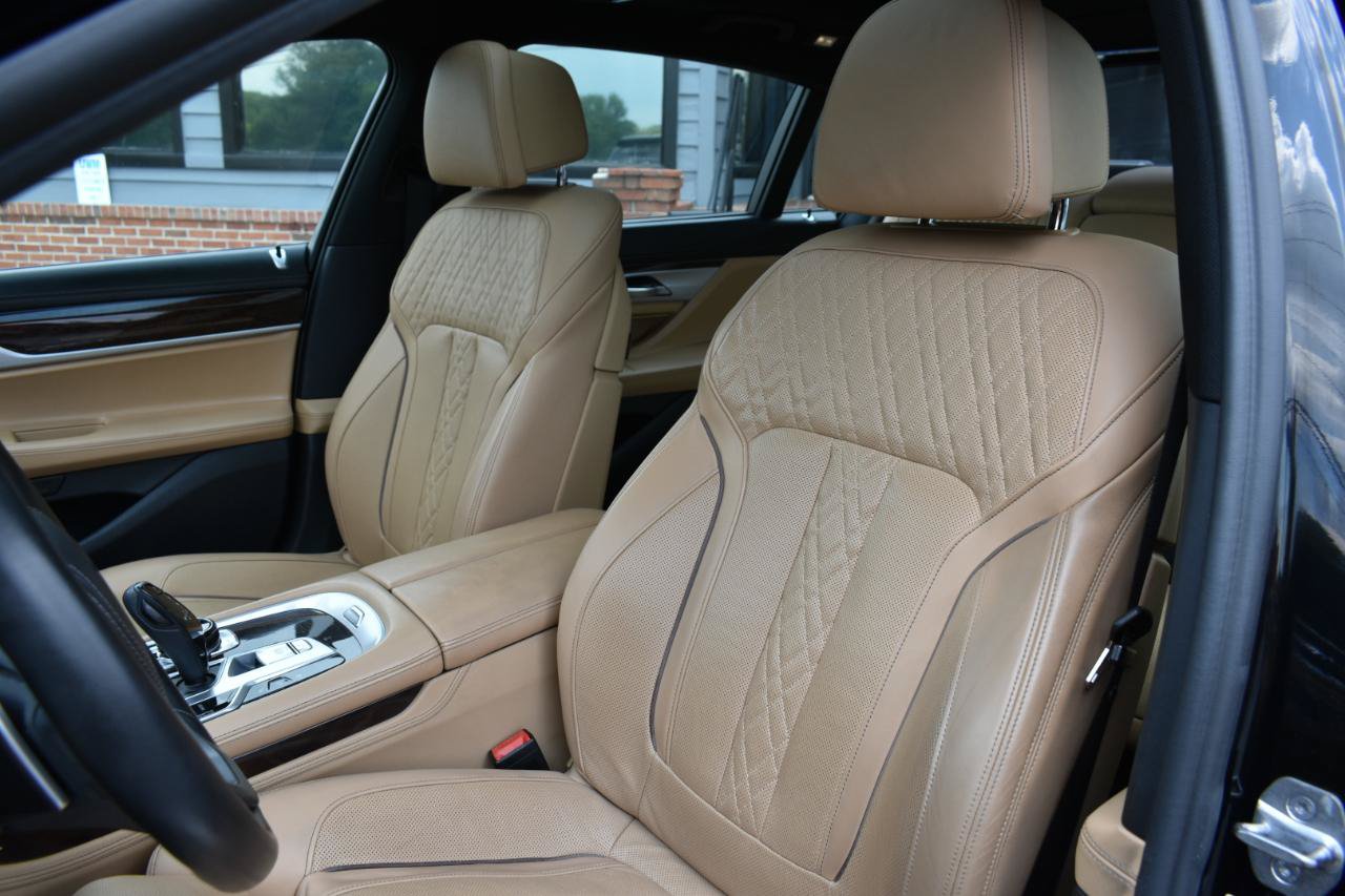 Used 2019 BMW 750i w/ Executive Package RWD image 24