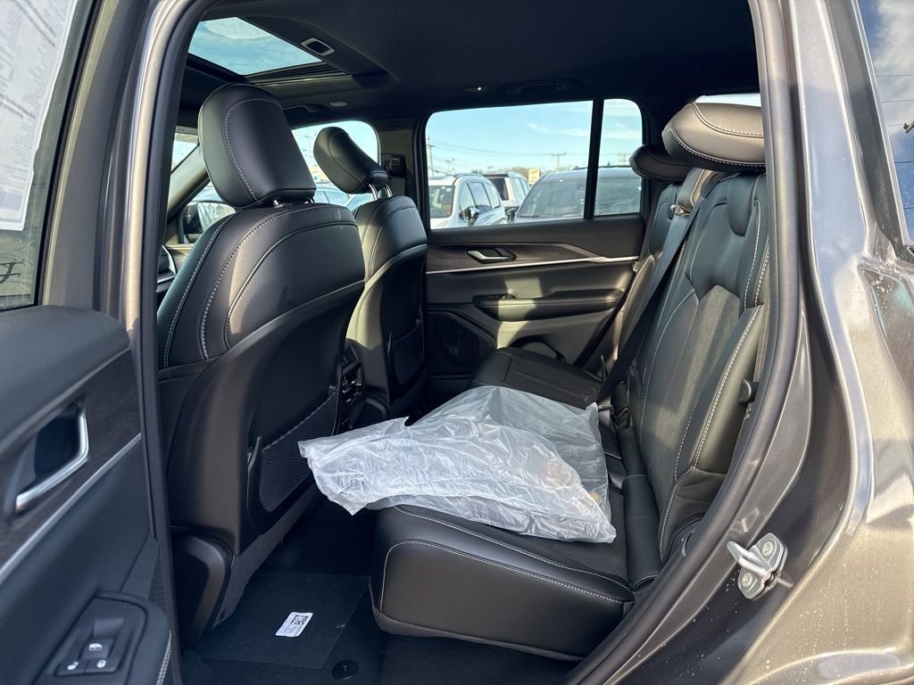 New 2026 Jeep Grand Cherokee Laredo image 23