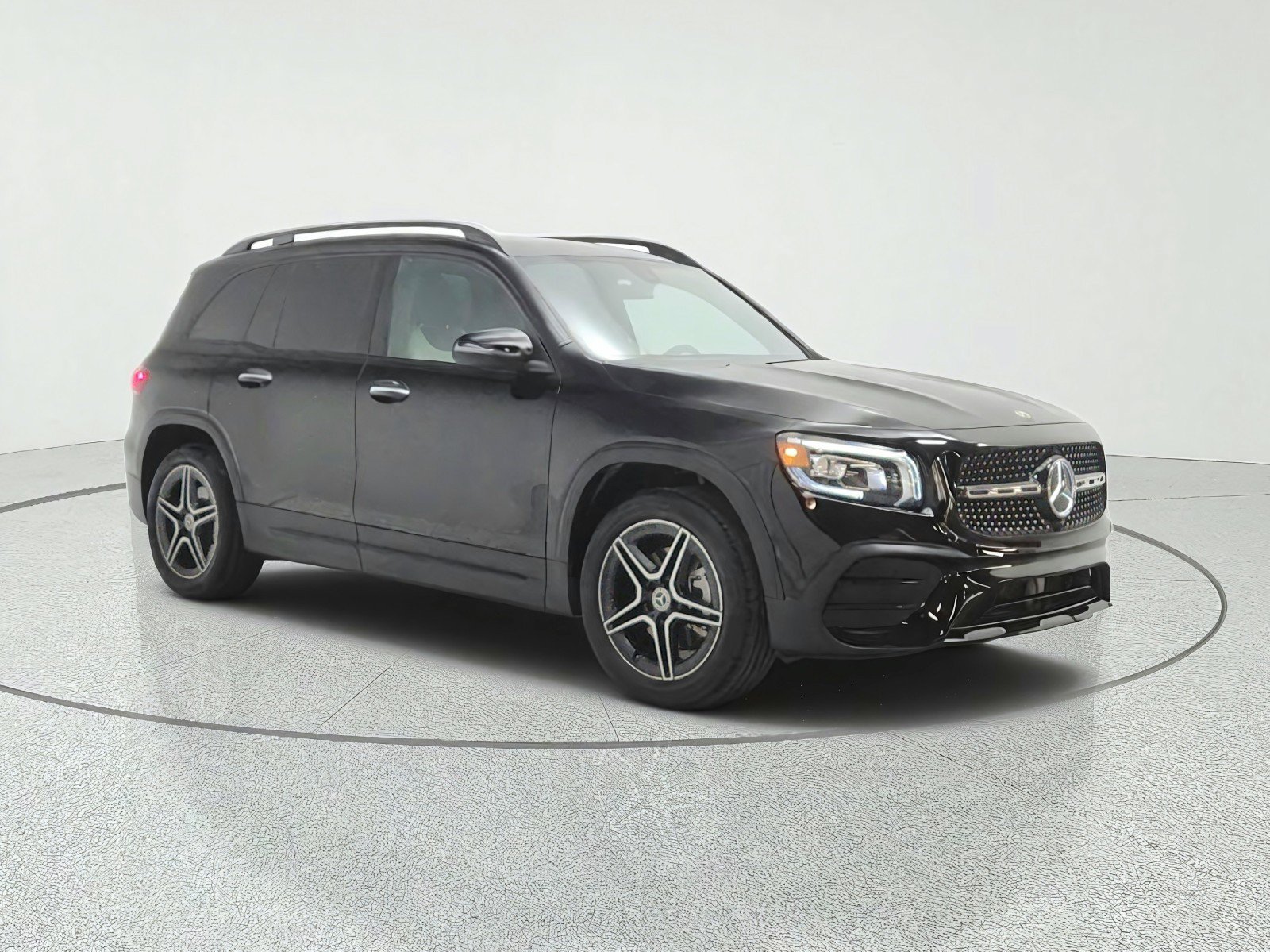 Used 2023 Mercedes-Benz GLB 250 image 3
