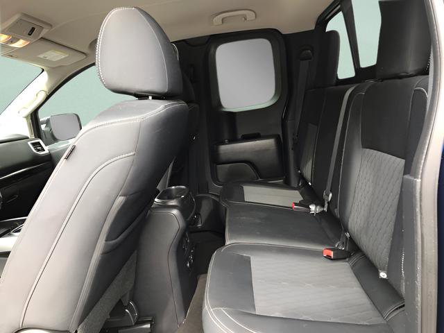Used 2019 Nissan Titan SV w/ SV Convenience Package image 9