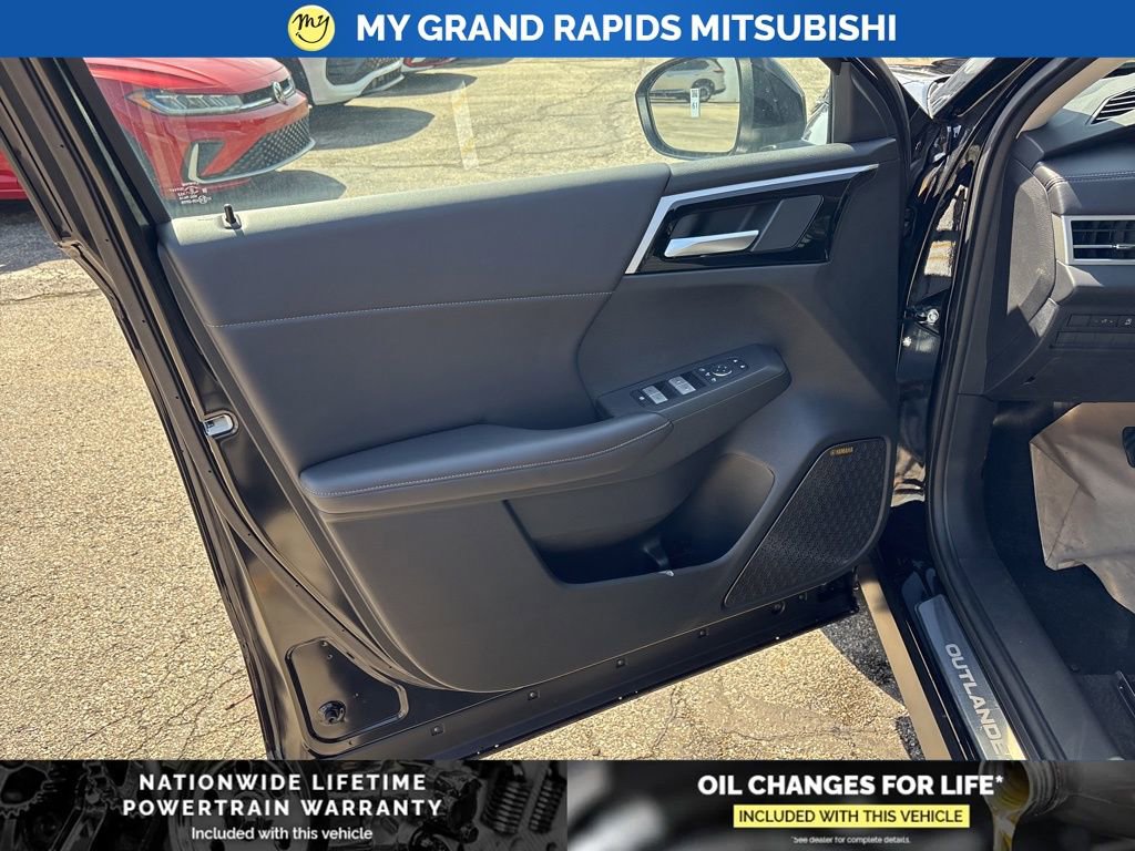 New 2026 Mitsubishi Outlander SE image 9