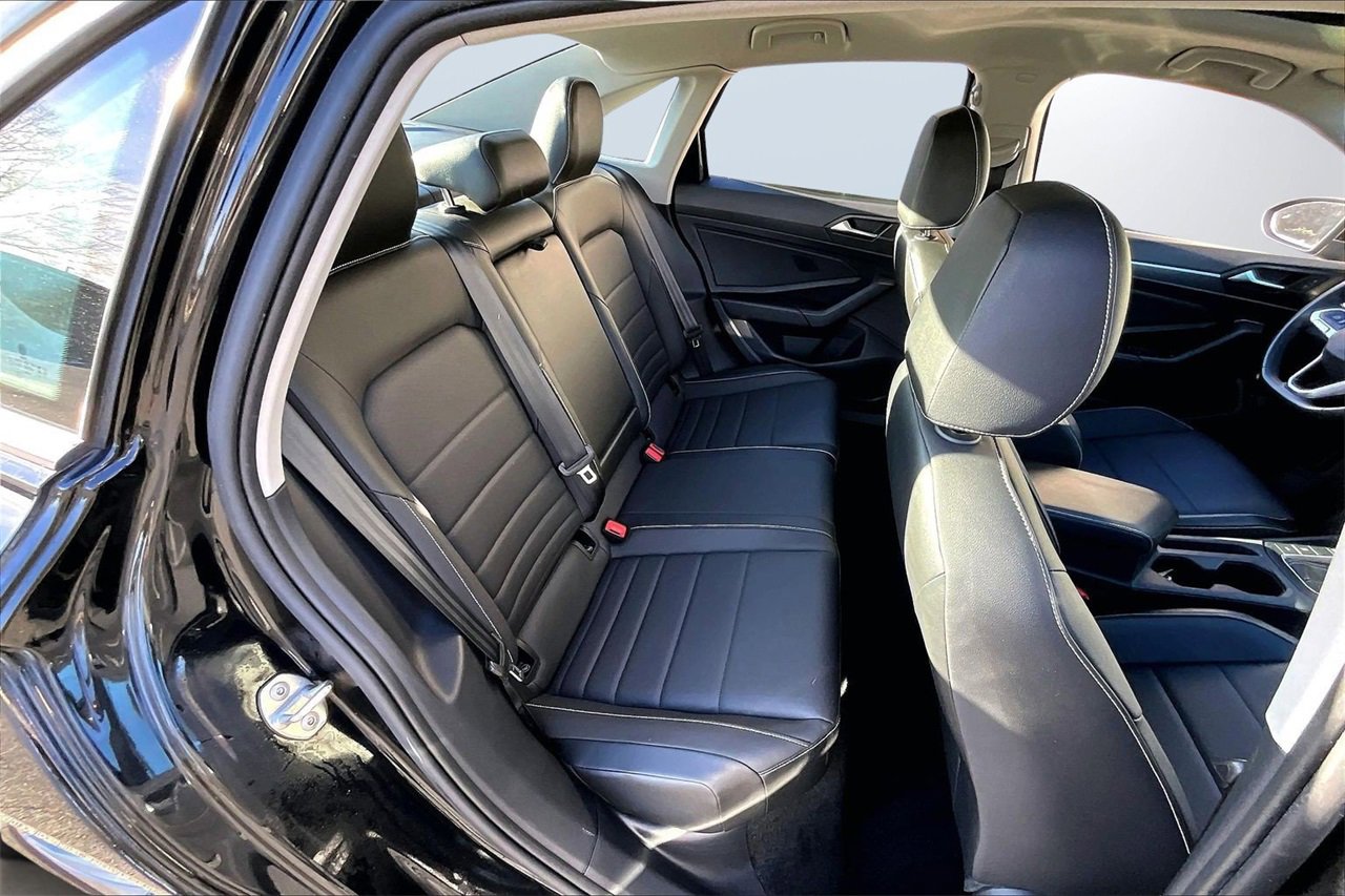Used 2024 Volkswagen Jetta SE image 23