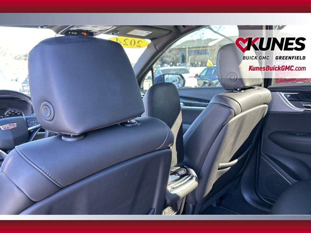 Used 2024 Cadillac XT6 Premium Luxury image 31