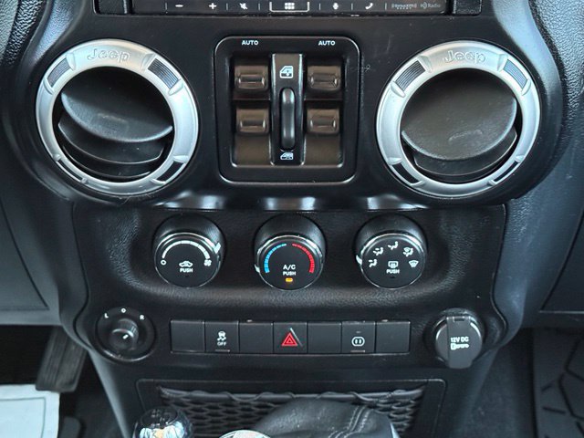 Used 2011 Jeep Wrangler Unlimited Sahara AWD/4WD image 23