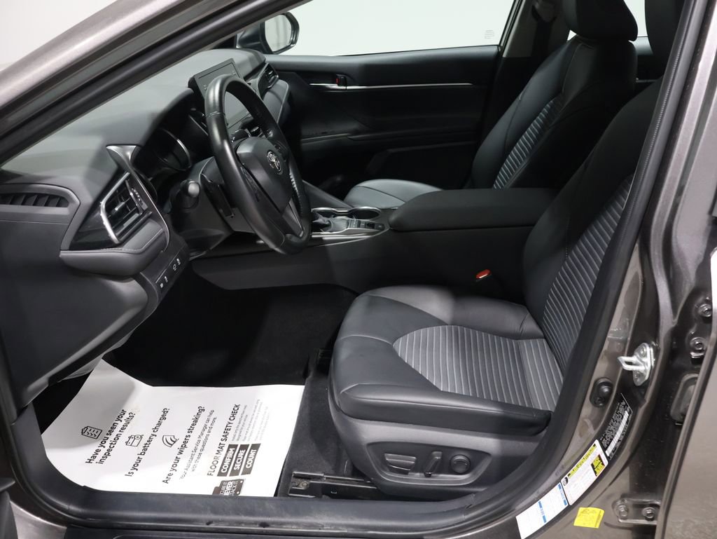 Used 2023 Toyota Camry SE image 10
