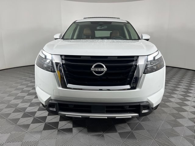 Used 2025 Nissan Pathfinder Platinum w/ Cargo Package FWD image 5