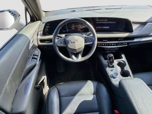 Used 2024 Cadillac XT4 Premium Luxury FWD image 17