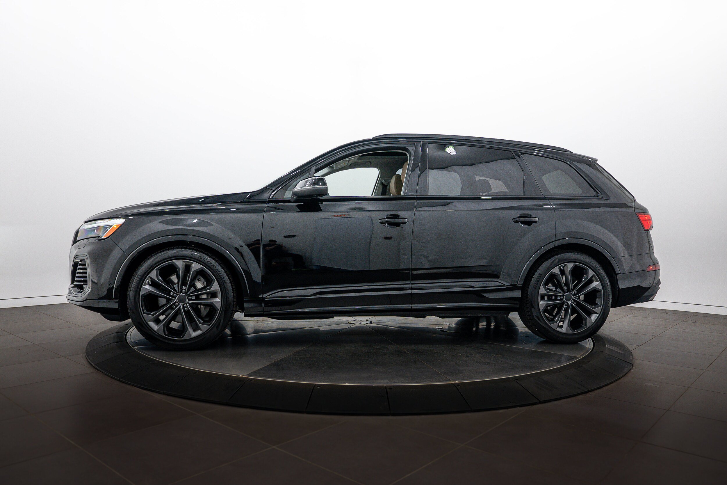 Used 2026 Audi Q7 3.0T Premium Plus w/ Premium Plus Package AWD/4WD image 6