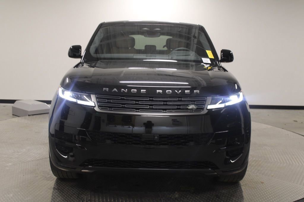 Used 2025 Land Rover Range Rover Sport SE image 10