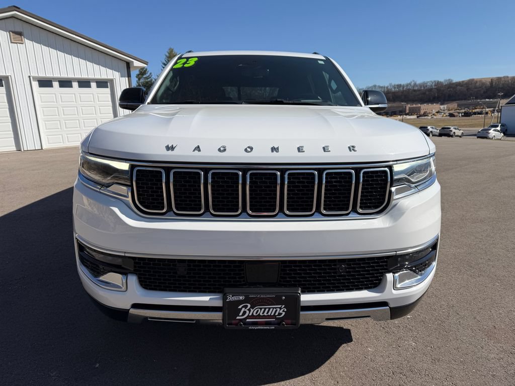 Used 2023 Jeep Wagoneer Series III w/ Premium Group I AWD/4WD image 2