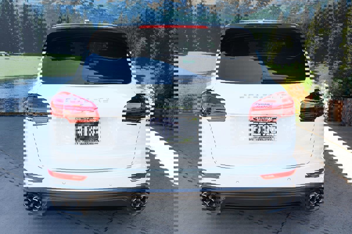 Used 2017 Porsche Cayenne S image 5