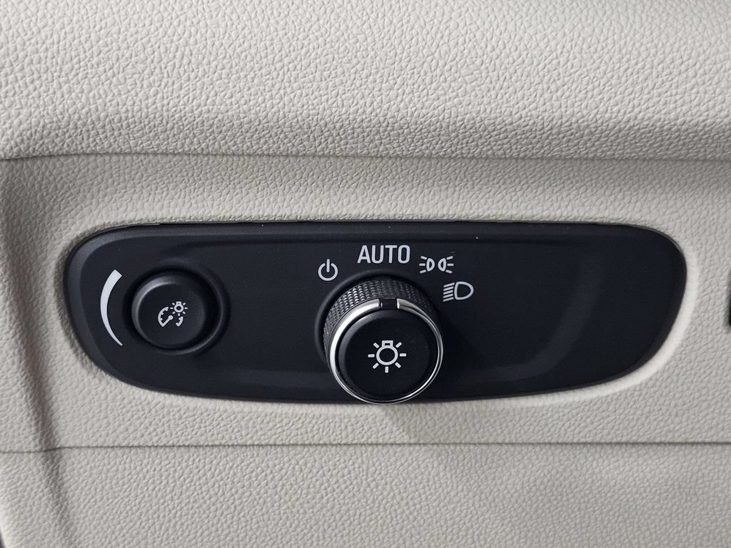 Used 2022 Buick Envision Avenir w/ Premium Seat Package FWD image 42