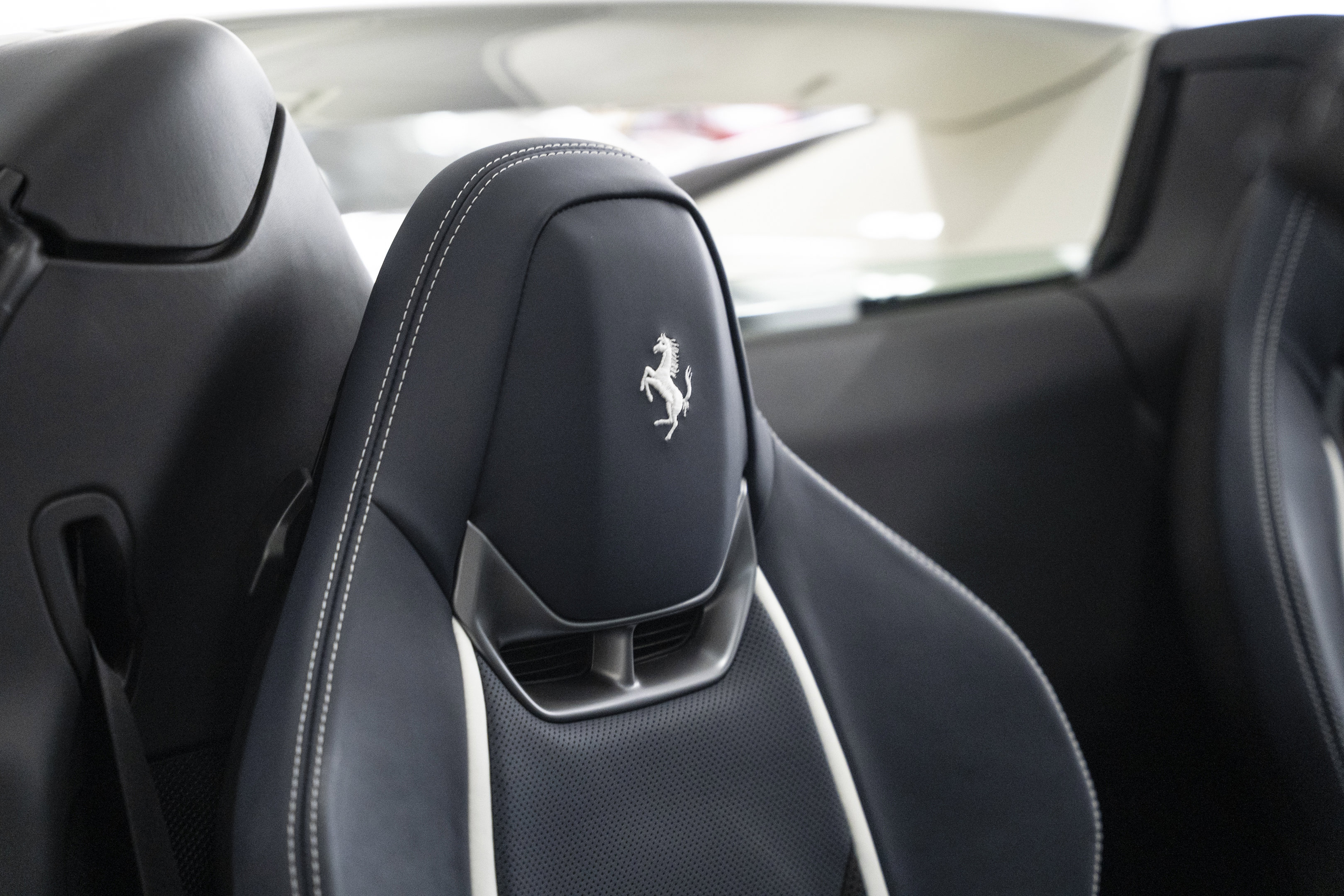 Used 2025 Ferrari 296 GTS image 39