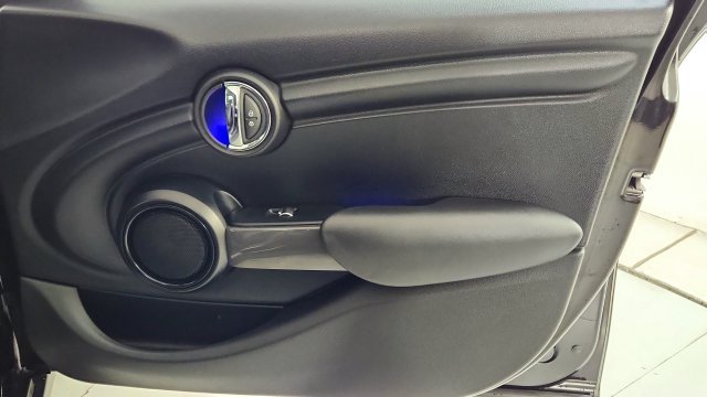 Used 2020 MINI Cooper 4-Door Hardtop FWD image 30