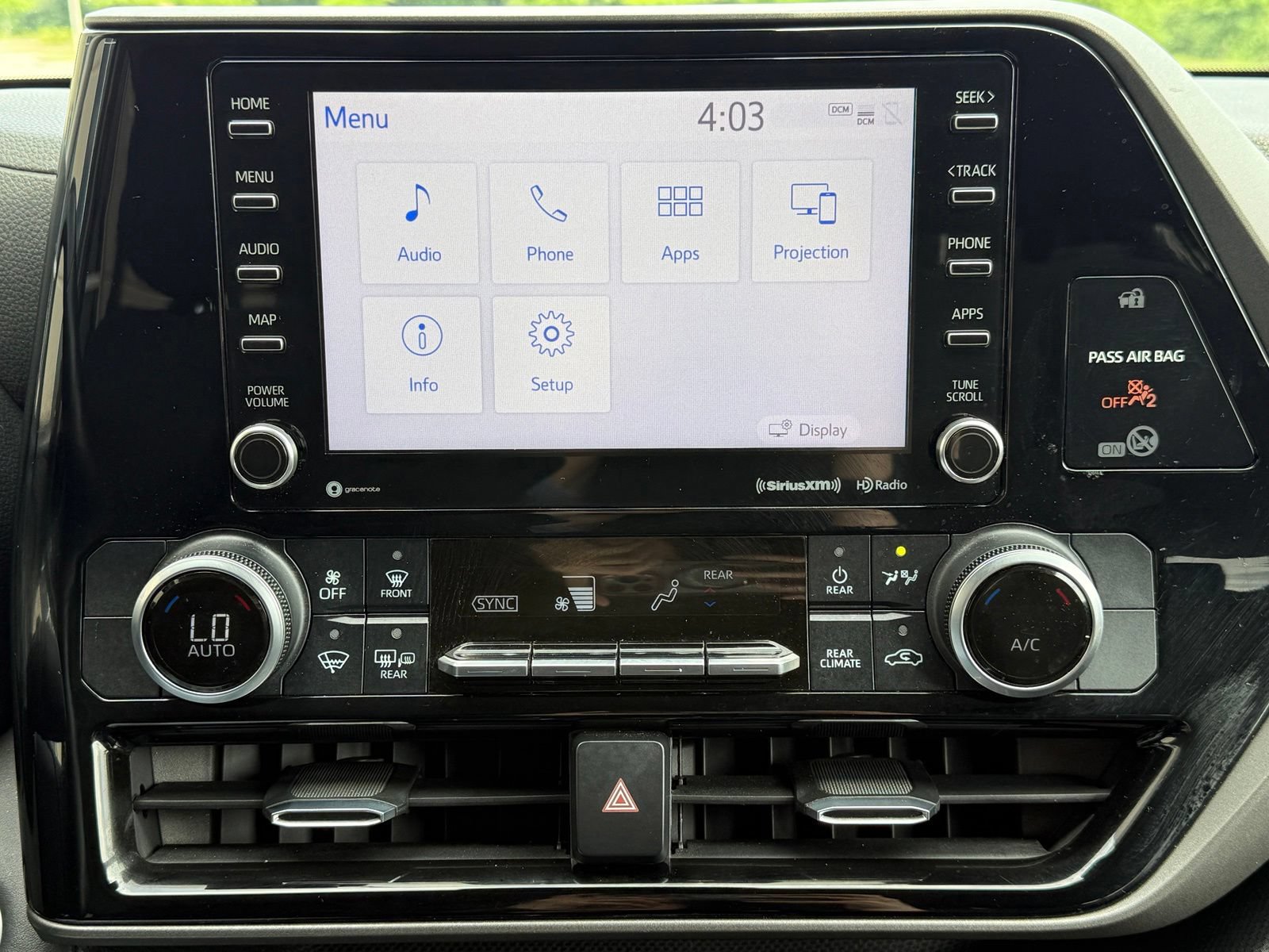 Used 2020 Toyota Highlander LE AWD/4WD image 28
