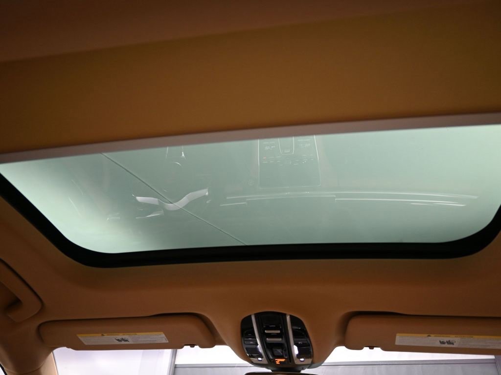Used 2018 Porsche Panamera 4 image 27