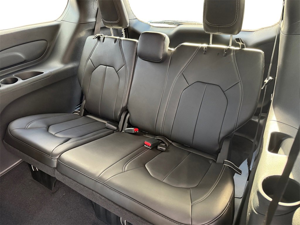 New 2026 Chrysler Pacifica Select image 14