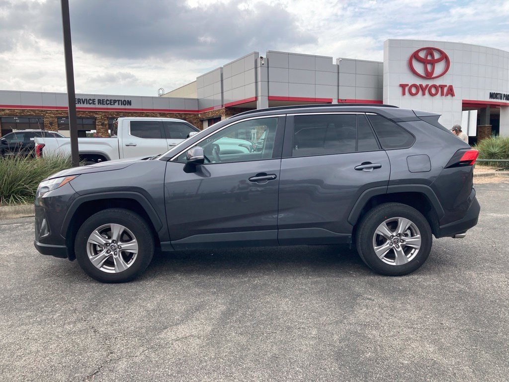 Used 2025 Toyota RAV4 XLE FWD image 8