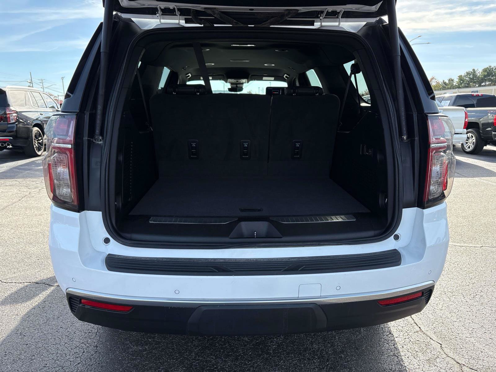 Used 2023 Chevrolet Suburban High Country AWD/4WD image 5