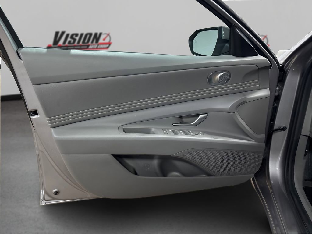 Certified 2025 Hyundai Elantra SEL image 22