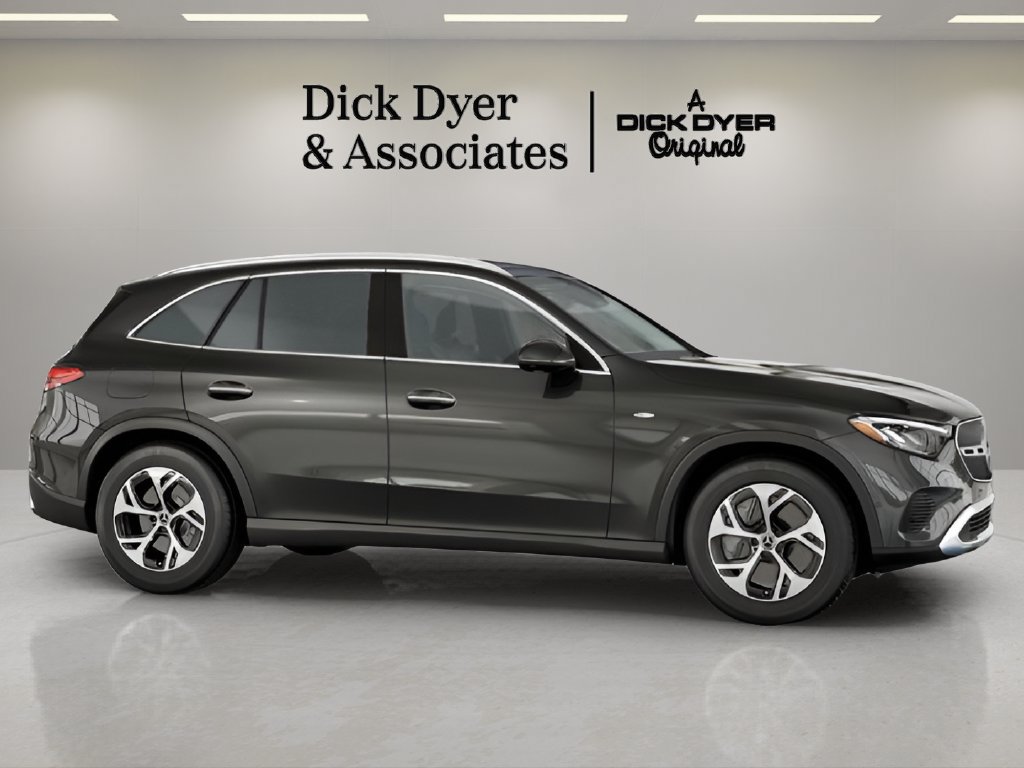 Used 2025 Mercedes-Benz GLC 350e 4MATIC image 7