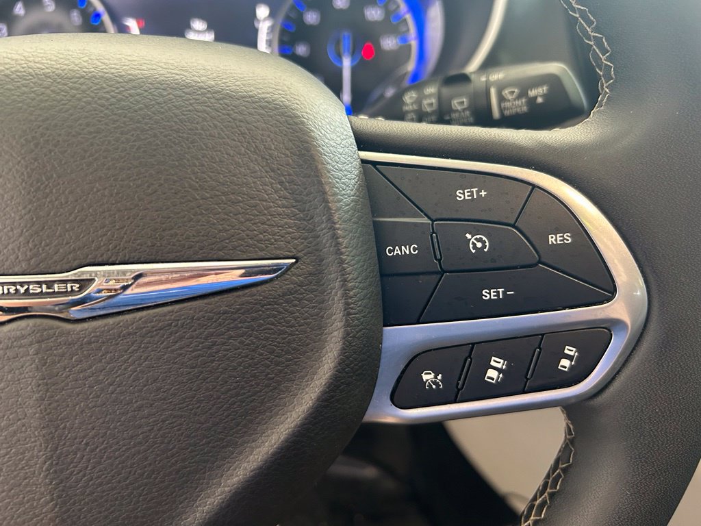 Used 2024 Chrysler Pacifica Touring-L FWD image 42