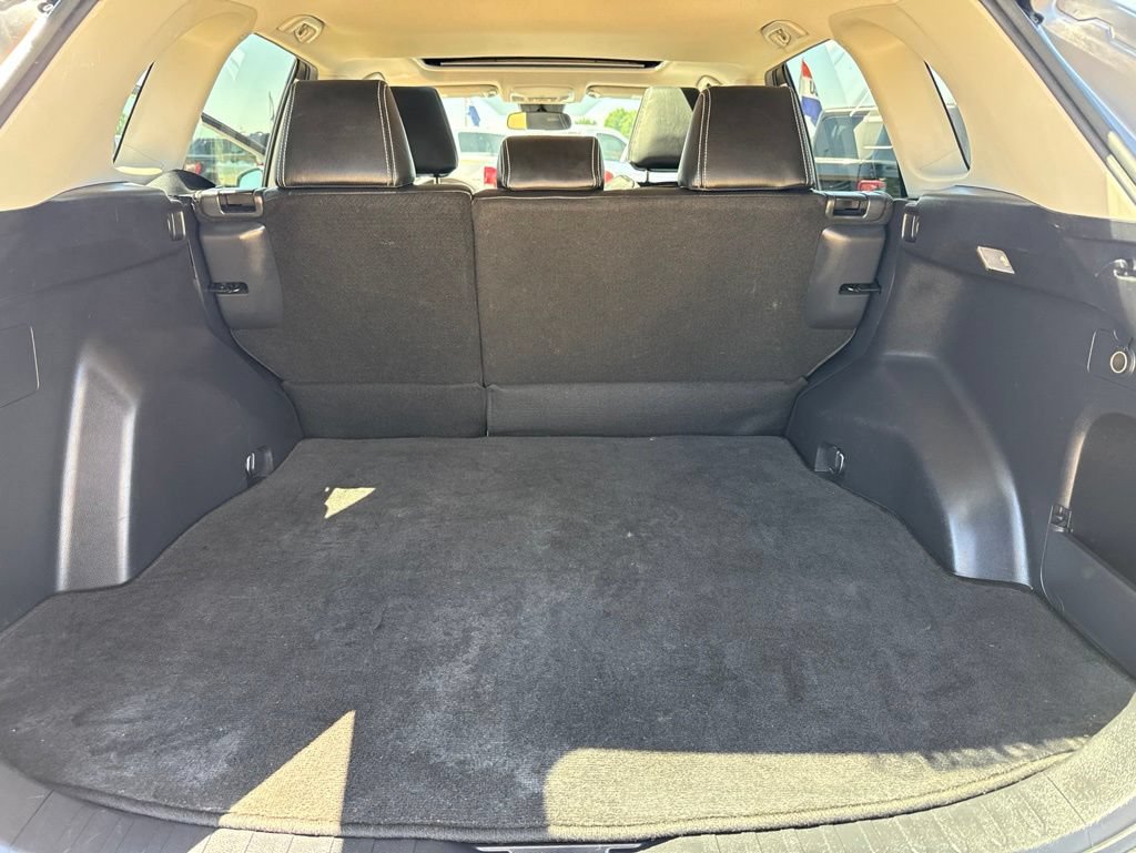 Used 2019 Toyota RAV4 XLE w/ Convenience Package FWD image 12