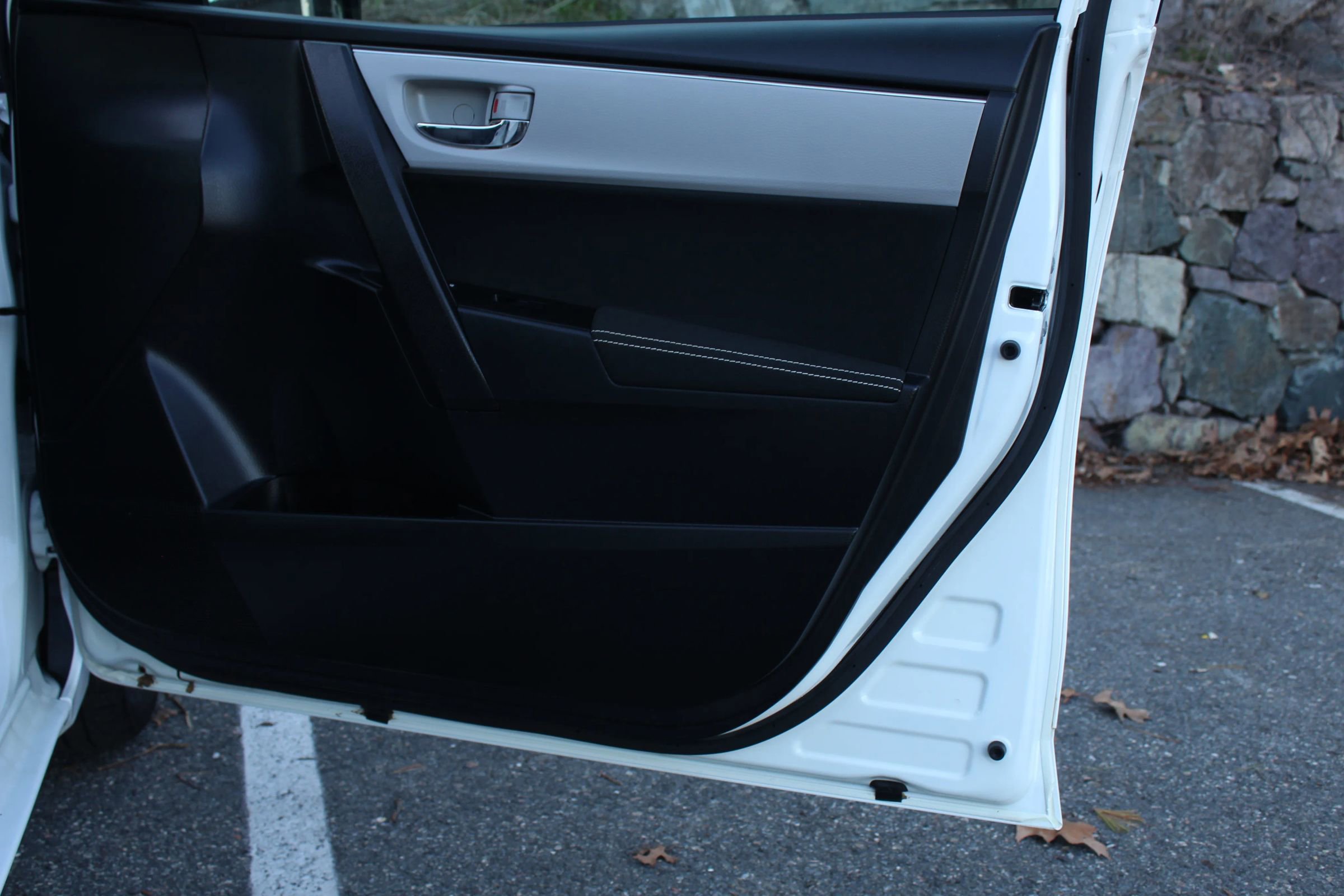 Used 2018 Toyota Corolla LE FWD image 18