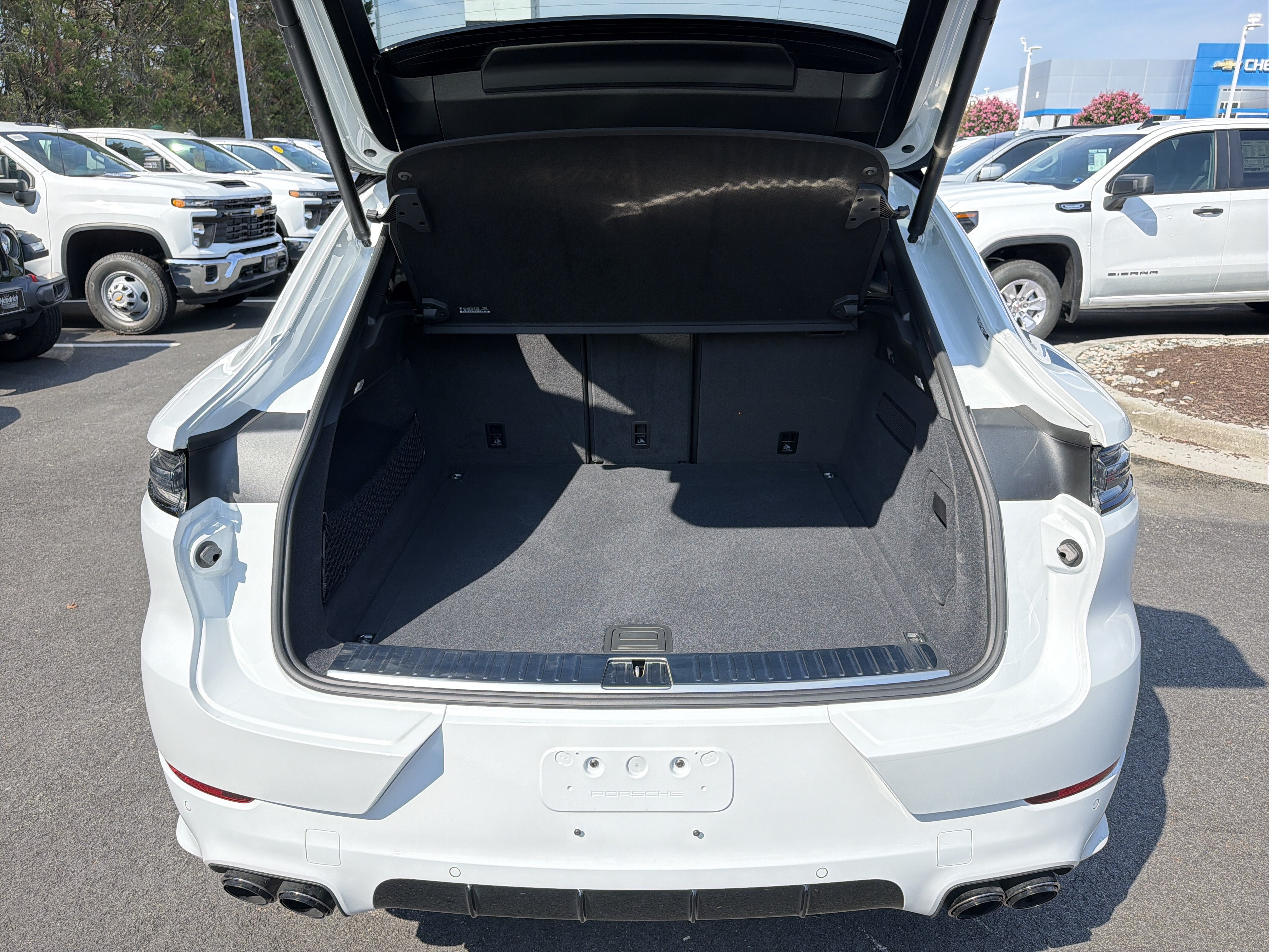 Used 2024 Porsche Cayenne S AWD/4WD image 34