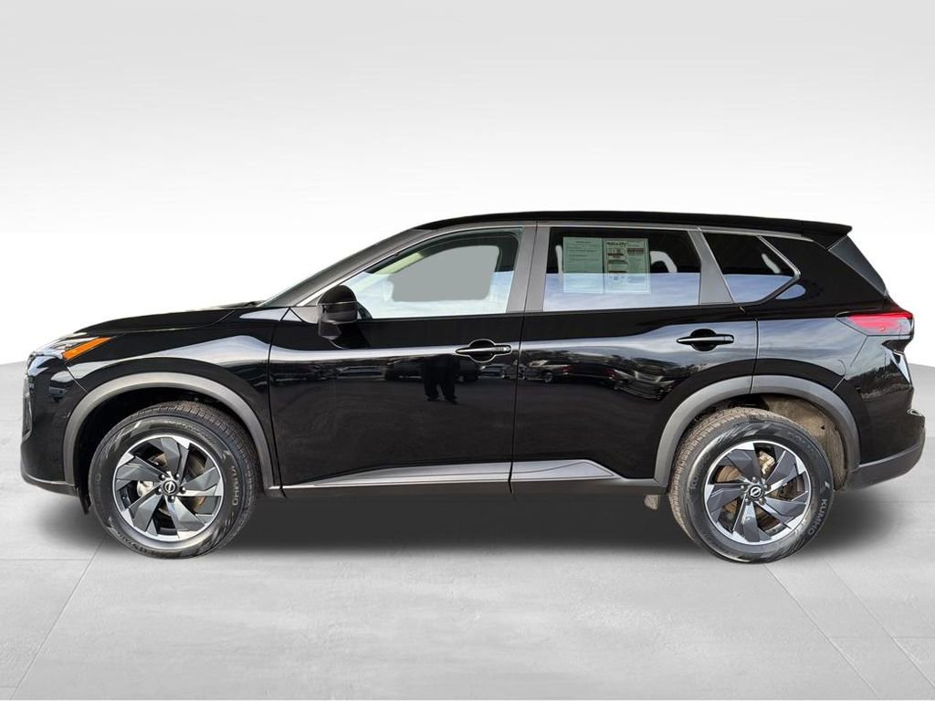 Used 2024 Nissan Rogue SV image 2